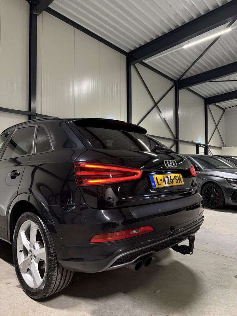 Audi Q3 2.0 TFSI quattro S-line Pano Trekhaak Black edition