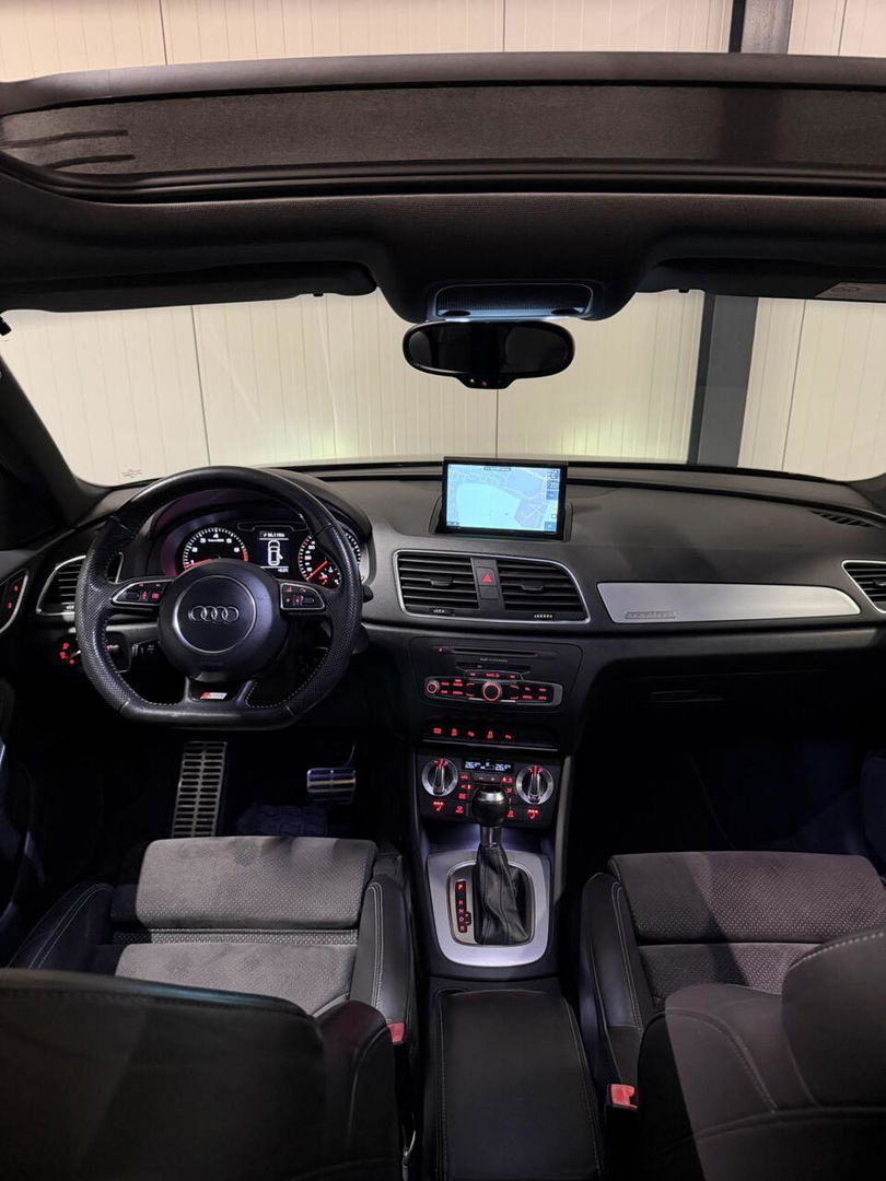 Audi Q3 2.0 TFSI quattro S-line Pano Trekhaak Black edition