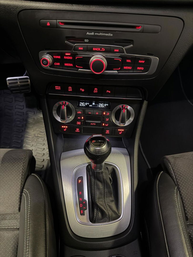 Audi Q3 2.0 TFSI quattro S-line Pano Trekhaak Black edition