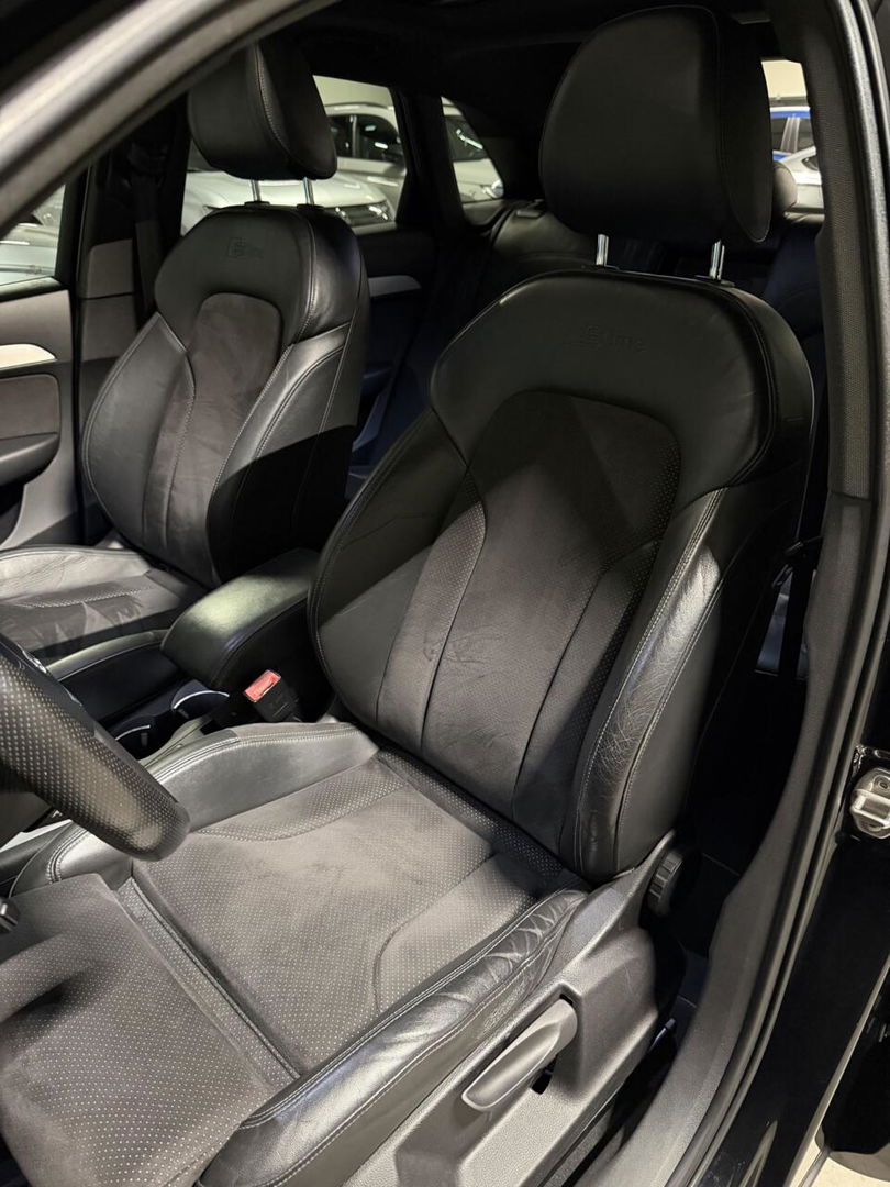 Audi Q3 2.0 TFSI quattro S-line Pano Trekhaak Black edition