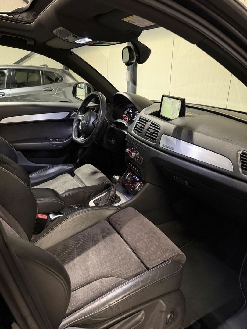 Audi Q3 2.0 TFSI quattro S-line Pano Trekhaak Black edition
