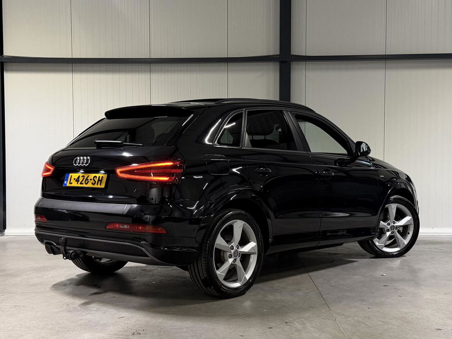 Audi Q3 2.0 TFSI quattro S-line Pano Trekhaak Black edition