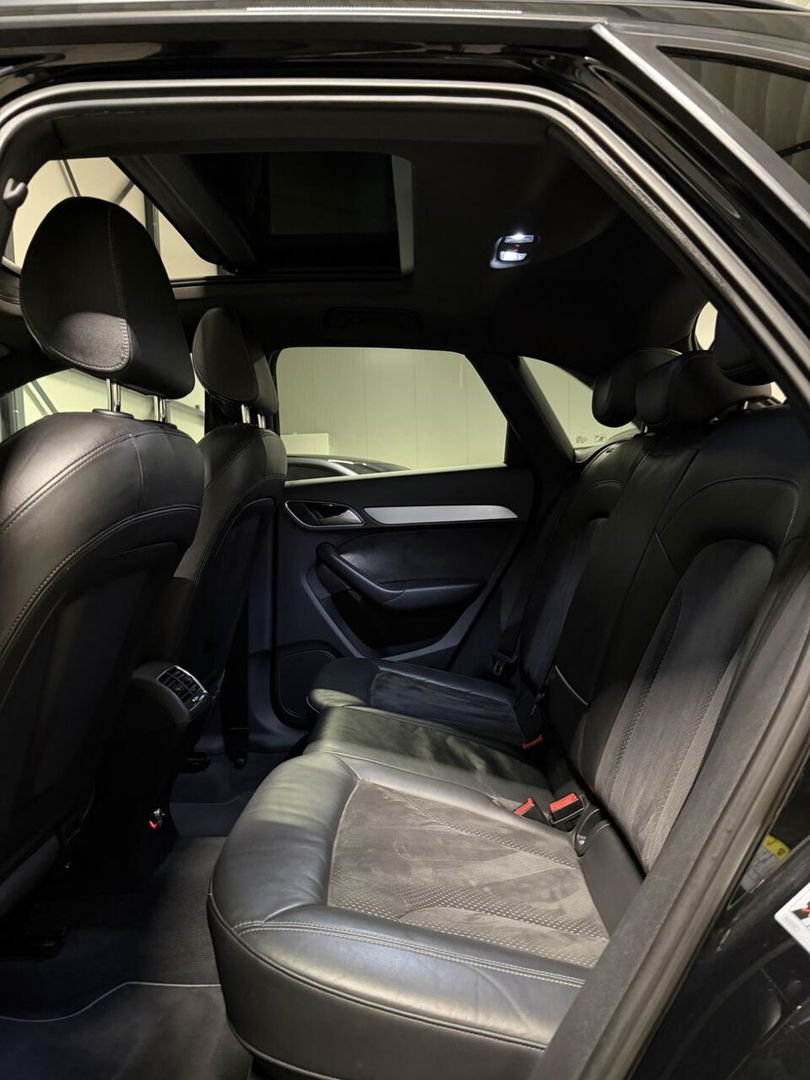 Audi Q3 2.0 TFSI quattro S-line Pano Trekhaak Black edition