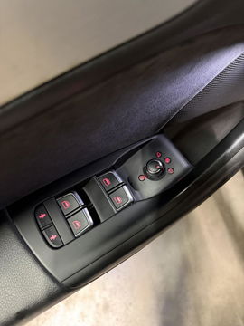 Audi Q3 2.0 TFSI quattro S-line Pano Trekhaak Black edition