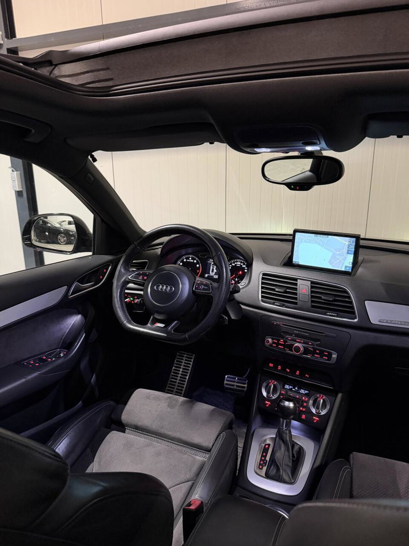 Audi Q3 2.0 TFSI quattro S-line Pano Trekhaak Black edition