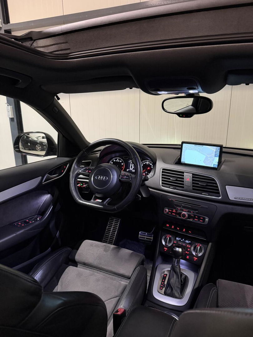 Audi Q3 2.0 TFSI quattro S-line Pano Trekhaak Black edition
