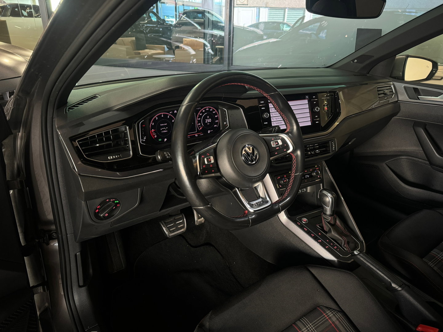 Volkswagen Polo 2.0 TSI GTI Pano|Keyles|Beats|Virtual|Camera