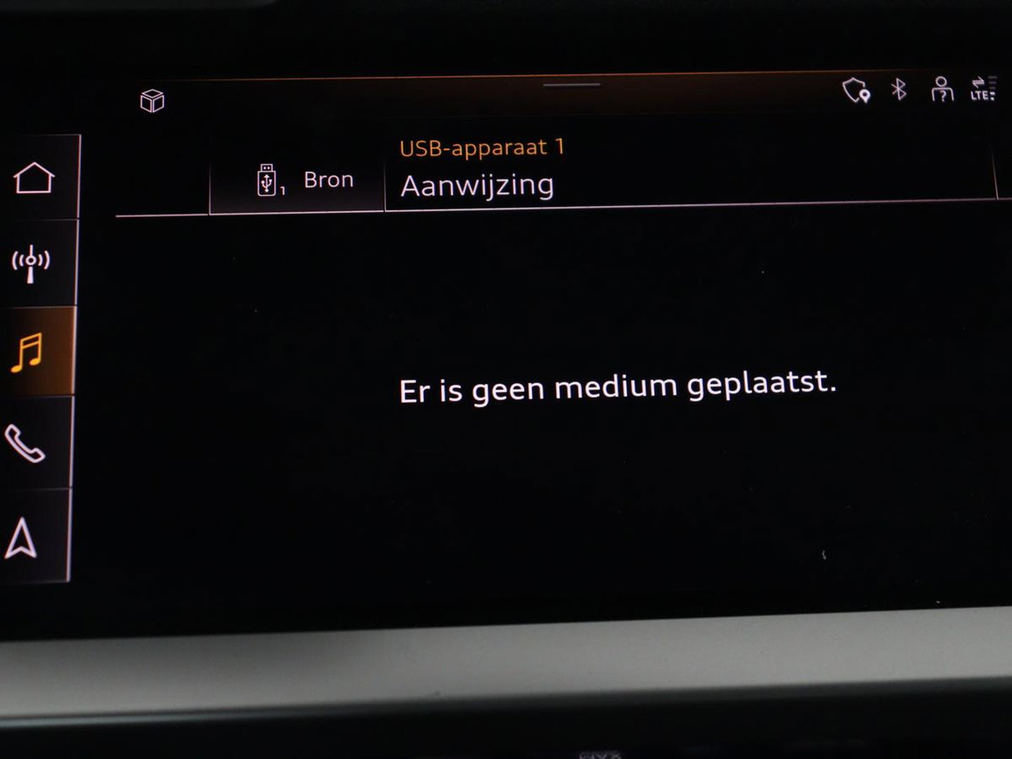 Audi A3 35 TFSI Business edition | Sportstoelen | Carplay | Virtual Cockpit | Park Assist | 18'' | Navigatie | Full LED | Climate control | Bluetooth | Cruise control
