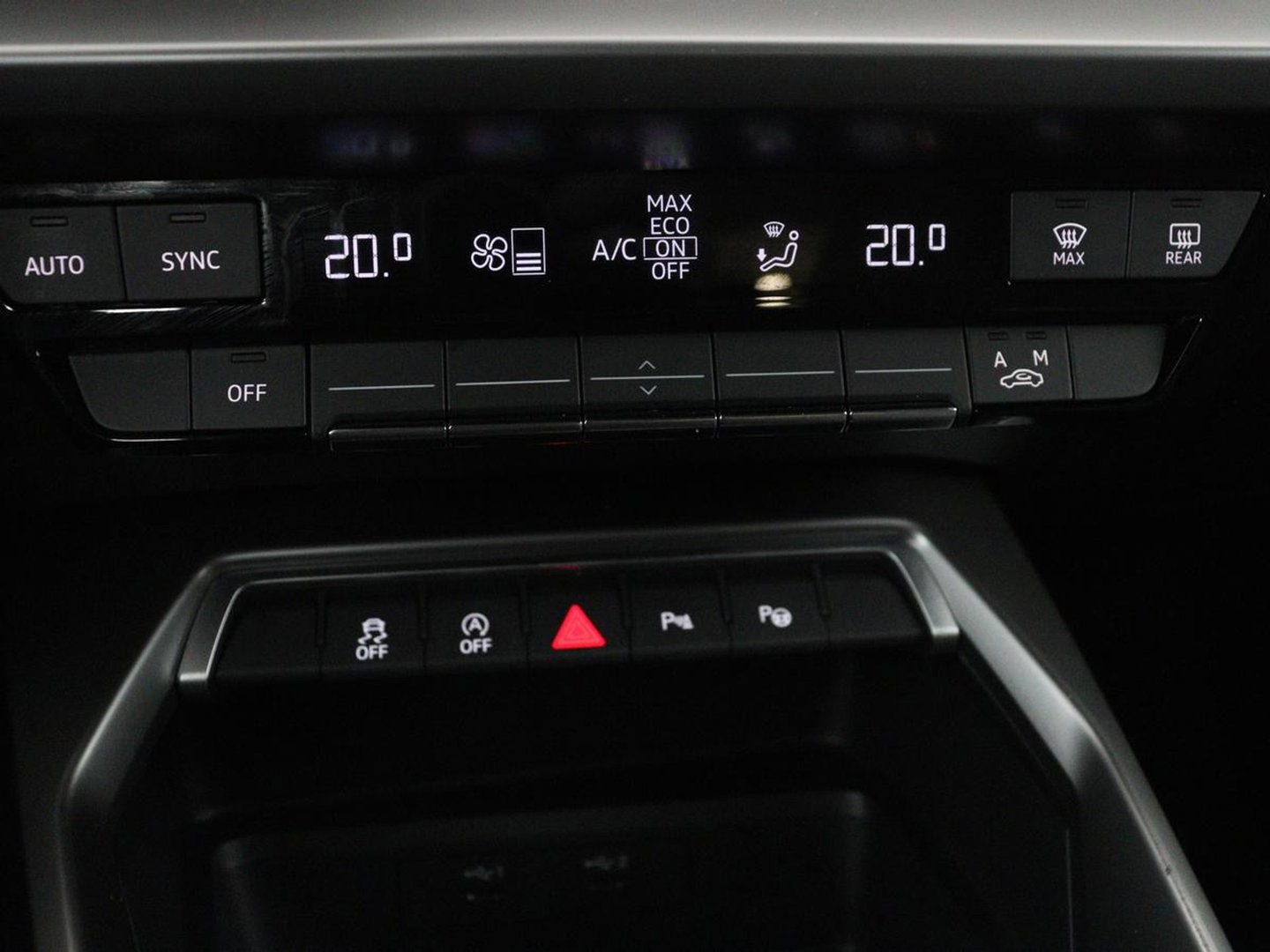 Audi A3 35 TFSI Business edition | Sportstoelen | Carplay | Virtual Cockpit | Park Assist | 18'' | Navigatie | Full LED | Climate control | Bluetooth | Cruise control