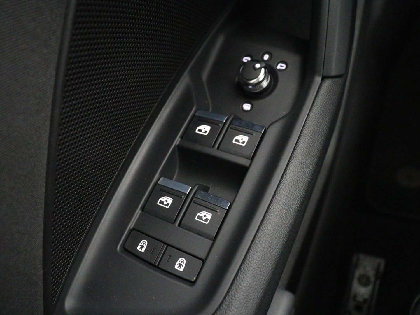 Audi A3 35 TFSI Business edition | Sportstoelen | Carplay | Virtual Cockpit | Park Assist | 18'' | Navigatie | Full LED | Climate control | Bluetooth | Cruise control