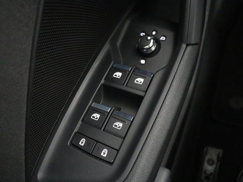 Audi A3 35 TFSI Business edition | Sportstoelen | Carplay | Virtual Cockpit | Park Assist | 18'' | Navigatie | Full LED | Climate control | Bluetooth | Cruise control