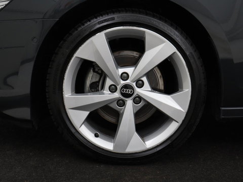 Audi A3 35 TFSI Business edition | Sportstoelen | Carplay | Virtual Cockpit | Park Assist | 18'' | Navigatie | Full LED | Climate control | Bluetooth | Cruise control