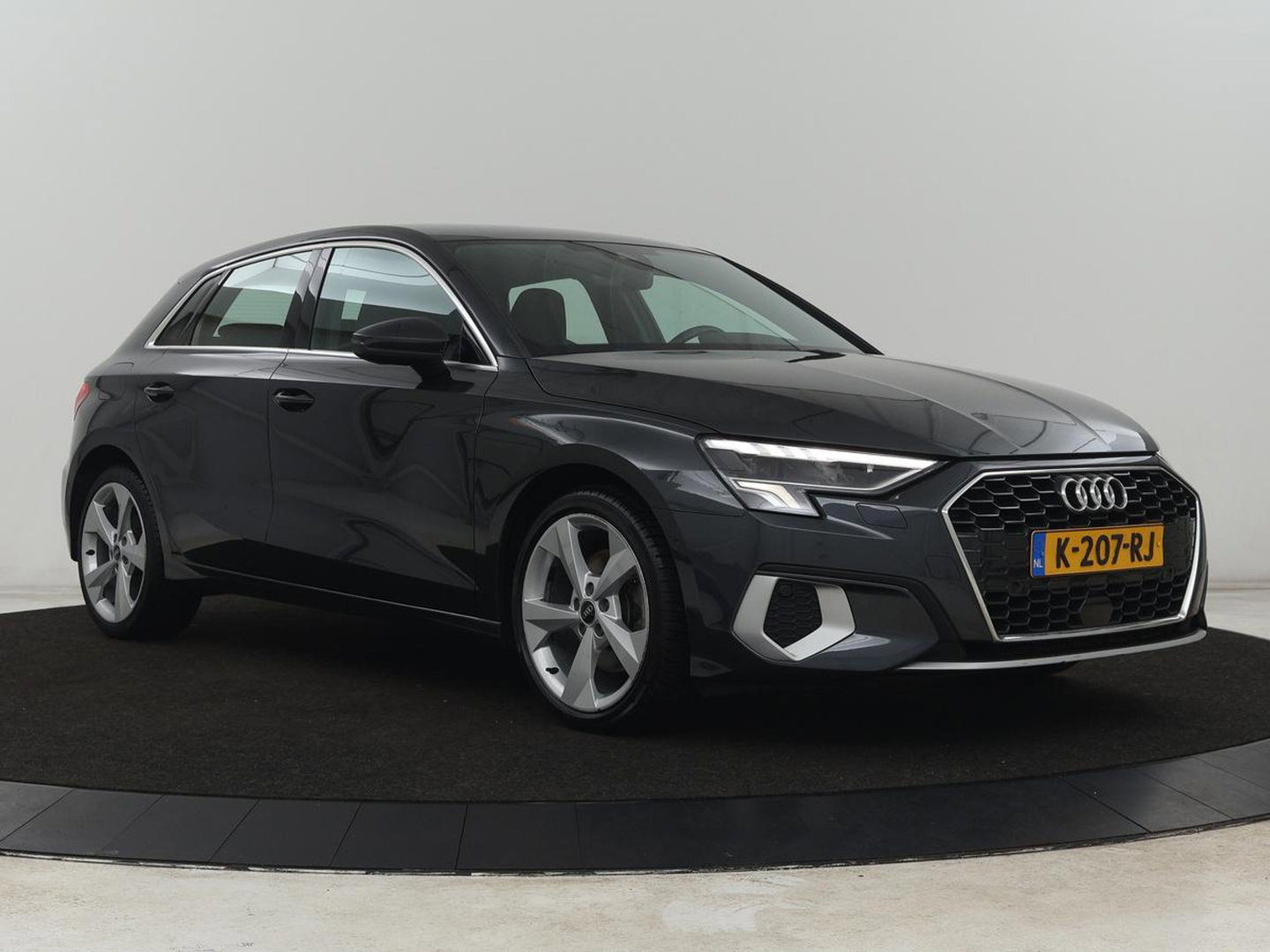 Audi A3 35 TFSI Business edition | Sportstoelen | Carplay | Virtual Cockpit | Park Assist | 18'' | Navigatie | Full LED | Climate control | Bluetooth | Cruise control