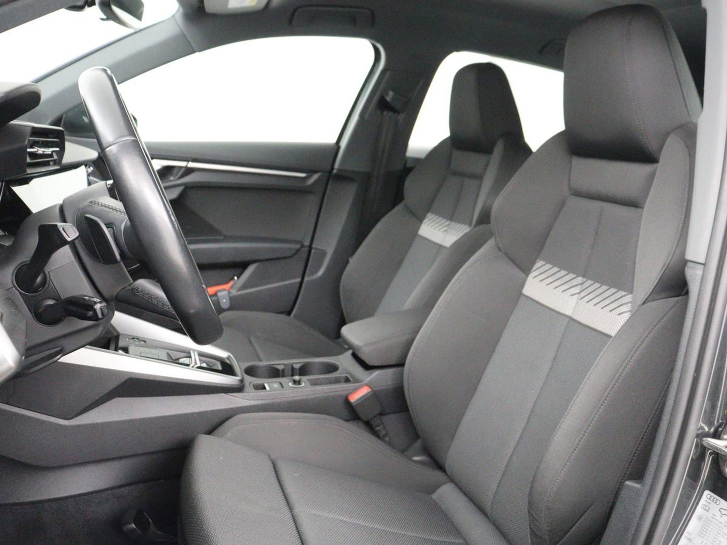 Audi A3 35 TFSI Business edition | Sportstoelen | Carplay | Virtual Cockpit | Park Assist | 18'' | Navigatie | Full LED | Climate control | Bluetooth | Cruise control
