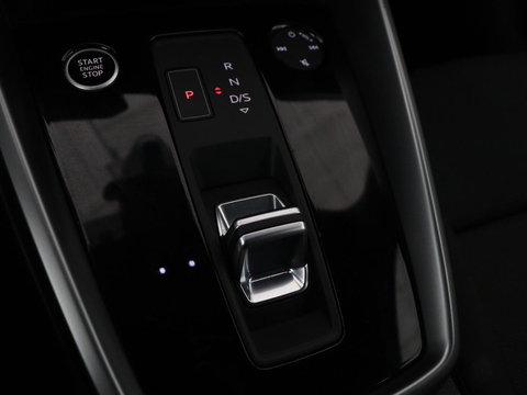 Audi A3 35 TFSI Business edition | Sportstoelen | Carplay | Virtual Cockpit | Park Assist | 18'' | Navigatie | Full LED | Climate control | Bluetooth | Cruise control