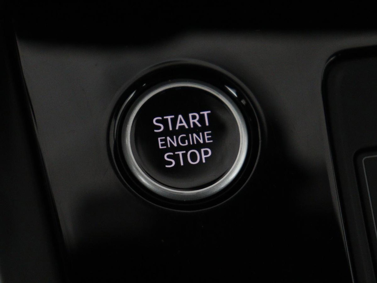 Audi A3 30 TFSI Advanced edition | Sportstoelen | Carplay | Virtual Cockpit | Park Assist | Full LED | Navigatie | Climate control | Bluetooth | 17'' | Cruise control