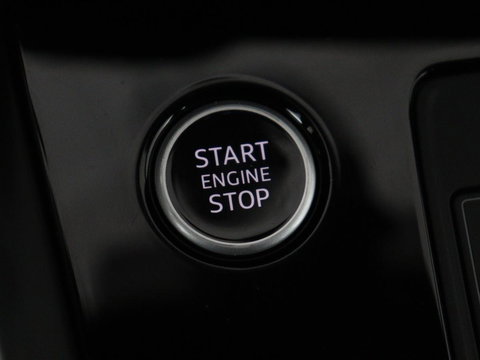 Audi A3 30 TFSI Advanced edition | Sportstoelen | Carplay | Virtual Cockpit | Park Assist | Full LED | Navigatie | Climate control | Bluetooth | 17'' | Cruise control