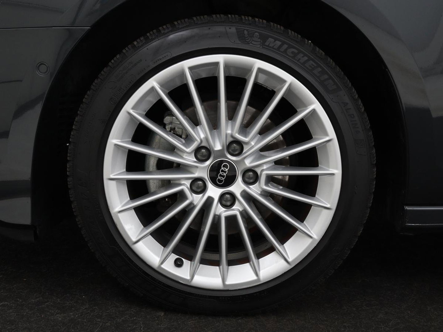 Audi A3 30 TFSI Advanced edition | Sportstoelen | Carplay | Virtual Cockpit | Park Assist | Full LED | Navigatie | Climate control | Bluetooth | 17'' | Cruise control