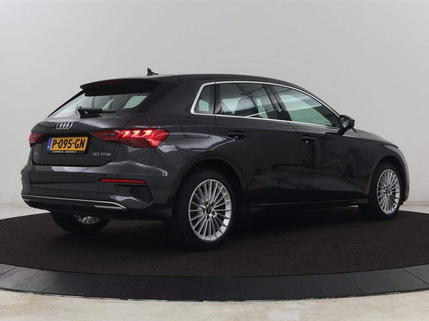 Audi A3 30 TFSI Advanced edition | Sportstoelen | Carplay | Virtual Cockpit | Park Assist | Full LED | Navigatie | Climate control | Bluetooth | 17'' | Cruise control