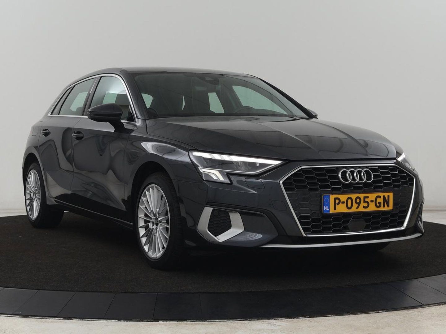 Audi A3 30 TFSI Advanced edition | Sportstoelen | Carplay | Virtual Cockpit | Park Assist | Full LED | Navigatie | Climate control | Bluetooth | 17'' | Cruise control