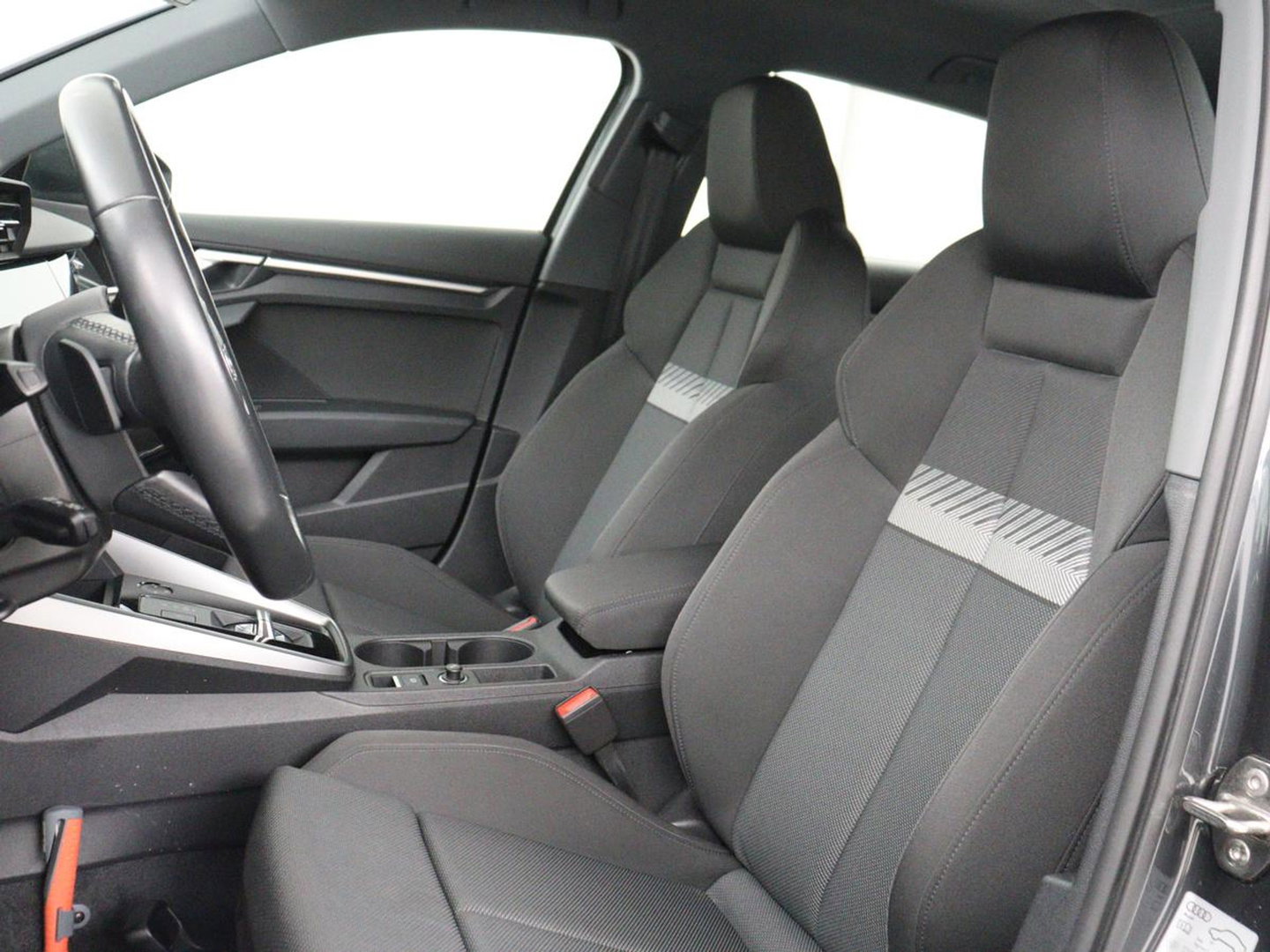 Audi A3 30 TFSI Advanced edition | Sportstoelen | Carplay | Virtual Cockpit | Park Assist | Full LED | Navigatie | Climate control | Bluetooth | 17'' | Cruise control