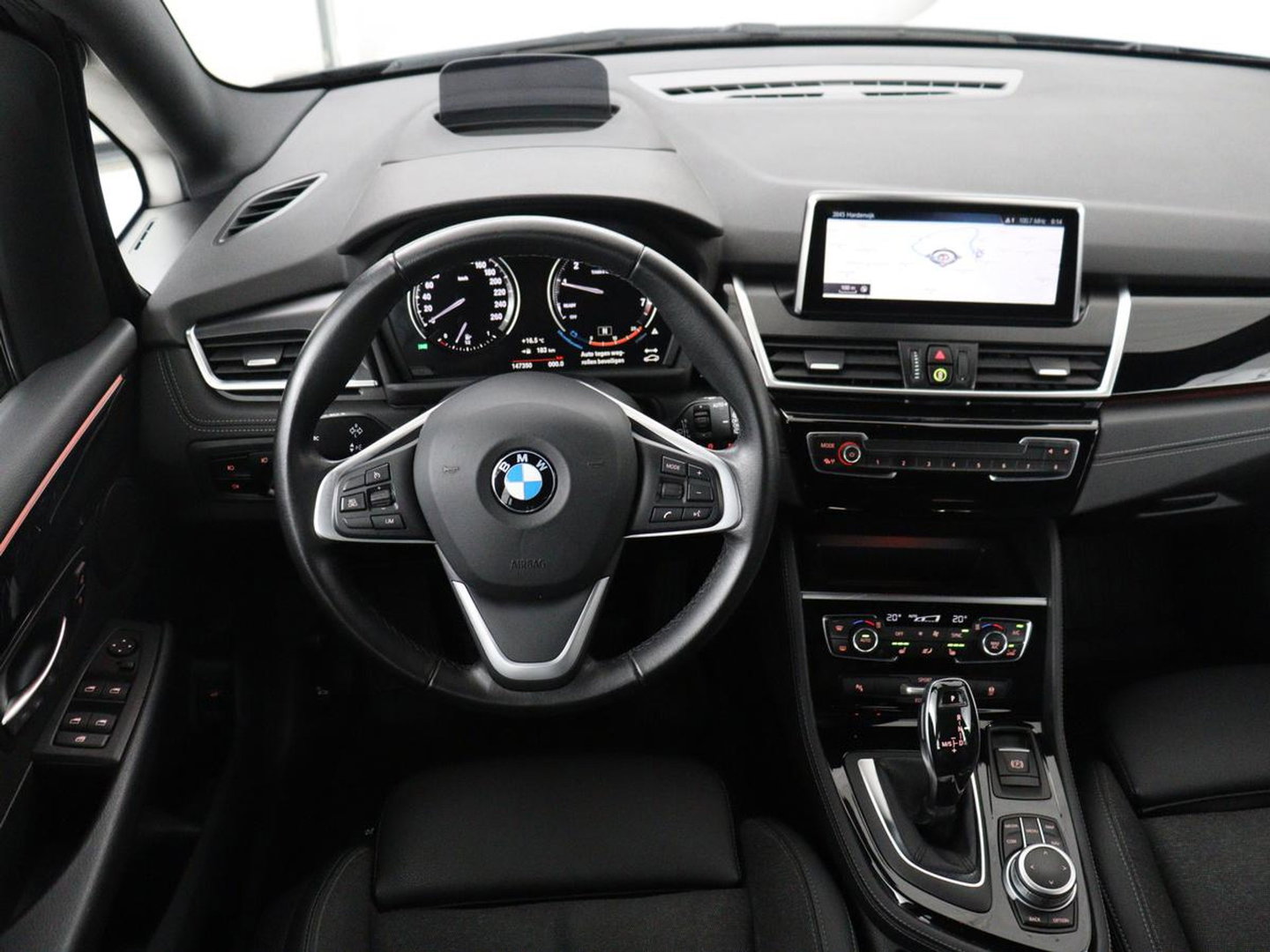 BMW 2 Serie Gran Tourer 218i 7 Persoons Executive | Sport Line | 1e eigenaar | Stoelverwarming | Head-Up | Trekhaak | Sportstoelen | Half leder | Navigatie | Climate control | Parkeerhulp | Cruise control