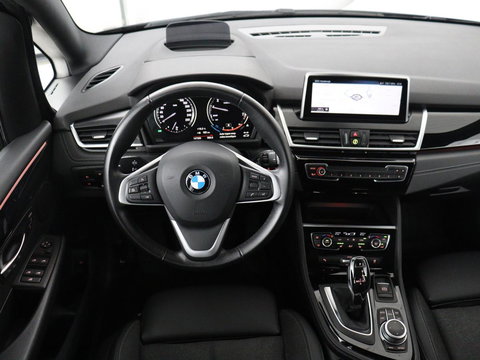 BMW 2 Serie Gran Tourer 218i 7 Persoons Executive | Sport Line | 1e eigenaar | Stoelverwarming | Head-Up | Trekhaak | Sportstoelen | Half leder | Navigatie | Climate control | Parkeerhulp | Cruise control