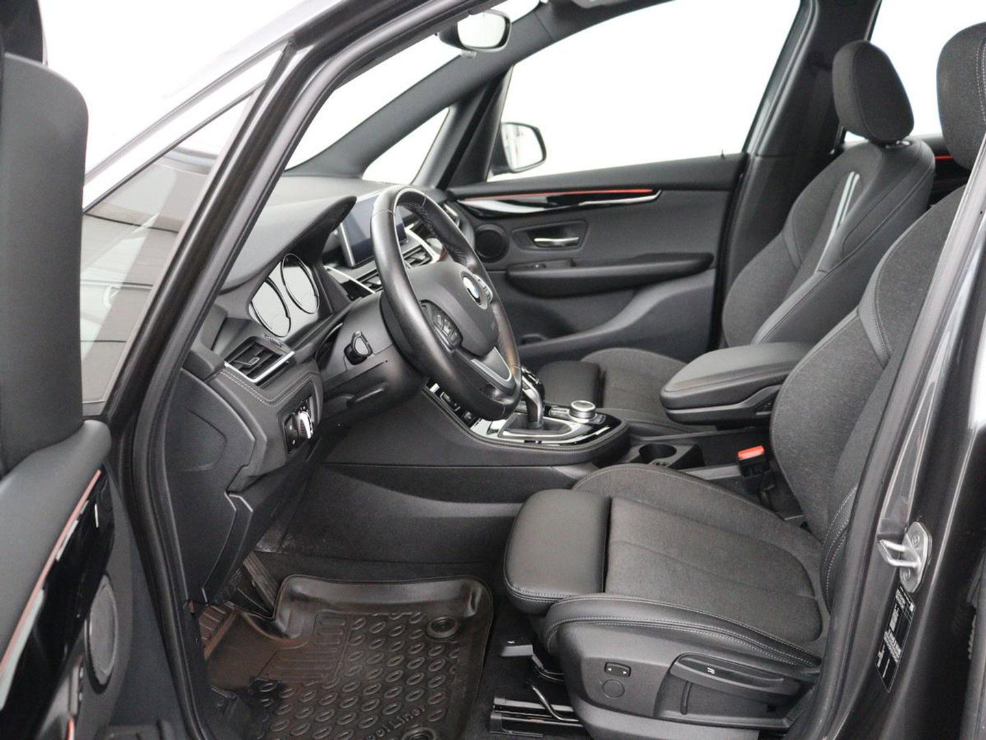 BMW 2 Serie Gran Tourer 218i 7 Persoons Executive | Sport Line | 1e eigenaar | Stoelverwarming | Head-Up | Trekhaak | Sportstoelen | Half leder | Navigatie | Climate control | Parkeerhulp | Cruise control