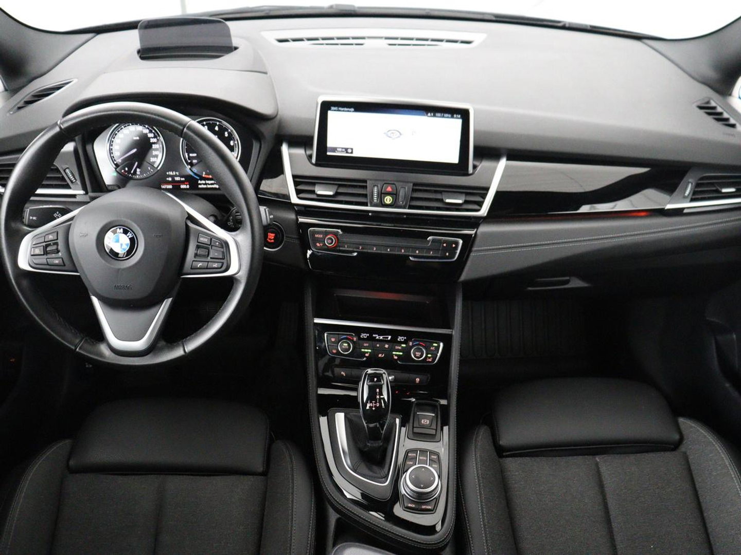 BMW 2 Serie Gran Tourer 218i 7 Persoons Executive | Sport Line | 1e eigenaar | Stoelverwarming | Head-Up | Trekhaak | Sportstoelen | Half leder | Navigatie | Climate control | Parkeerhulp | Cruise control