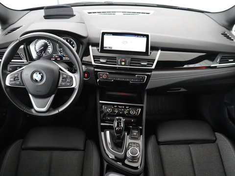 BMW 2 Serie Gran Tourer 218i 7 Persoons Executive | Sport Line | 1e eigenaar | Stoelverwarming | Head-Up | Trekhaak | Sportstoelen | Half leder | Navigatie | Climate control | Parkeerhulp | Cruise control