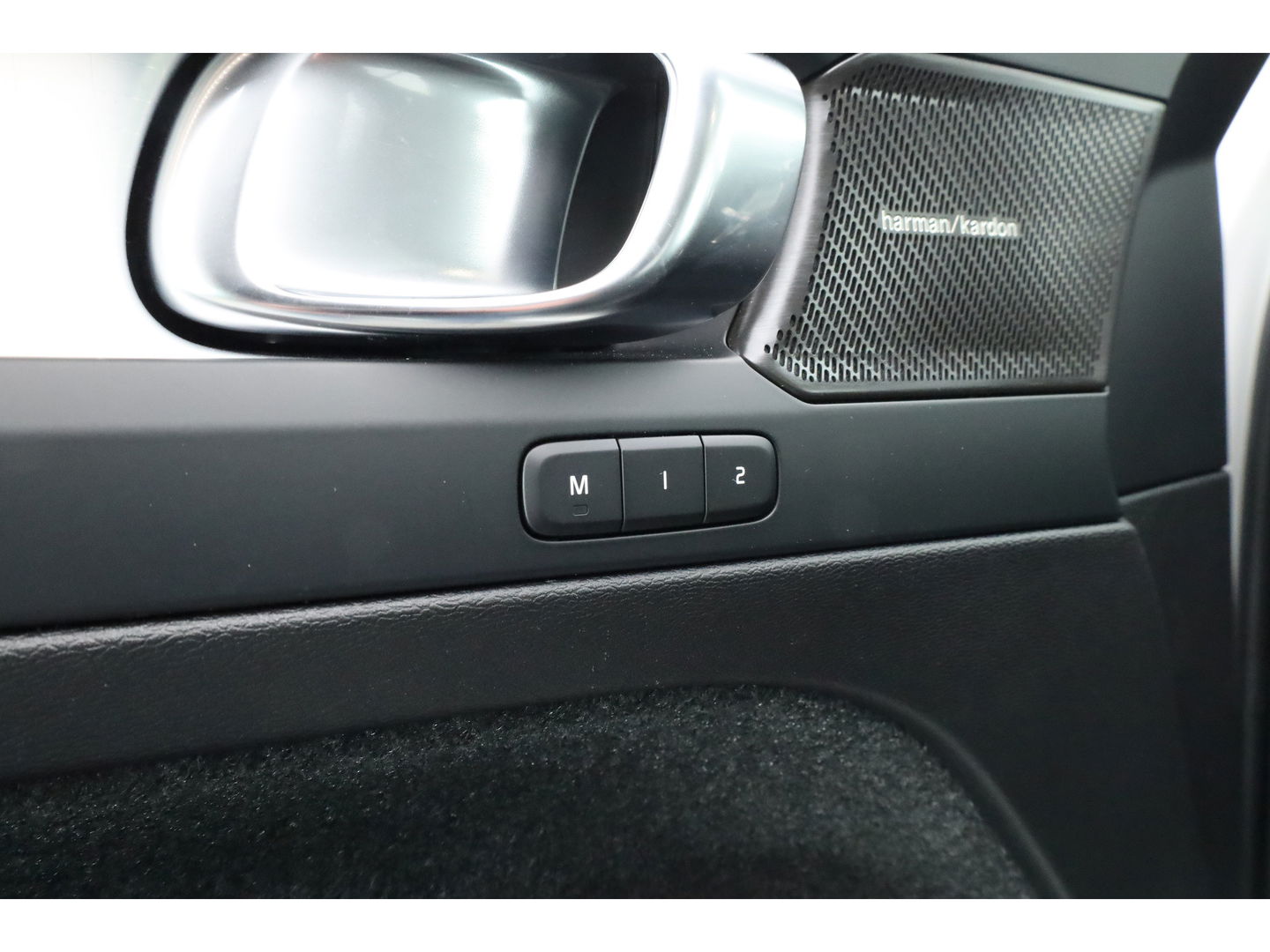 Volvo XC40 2.0 B3 Ultra Black Edition | Pano | Harman Kardon | 360cam | Memory | Stoel-Stuurverw. | Adapt. Cruise | Keyless