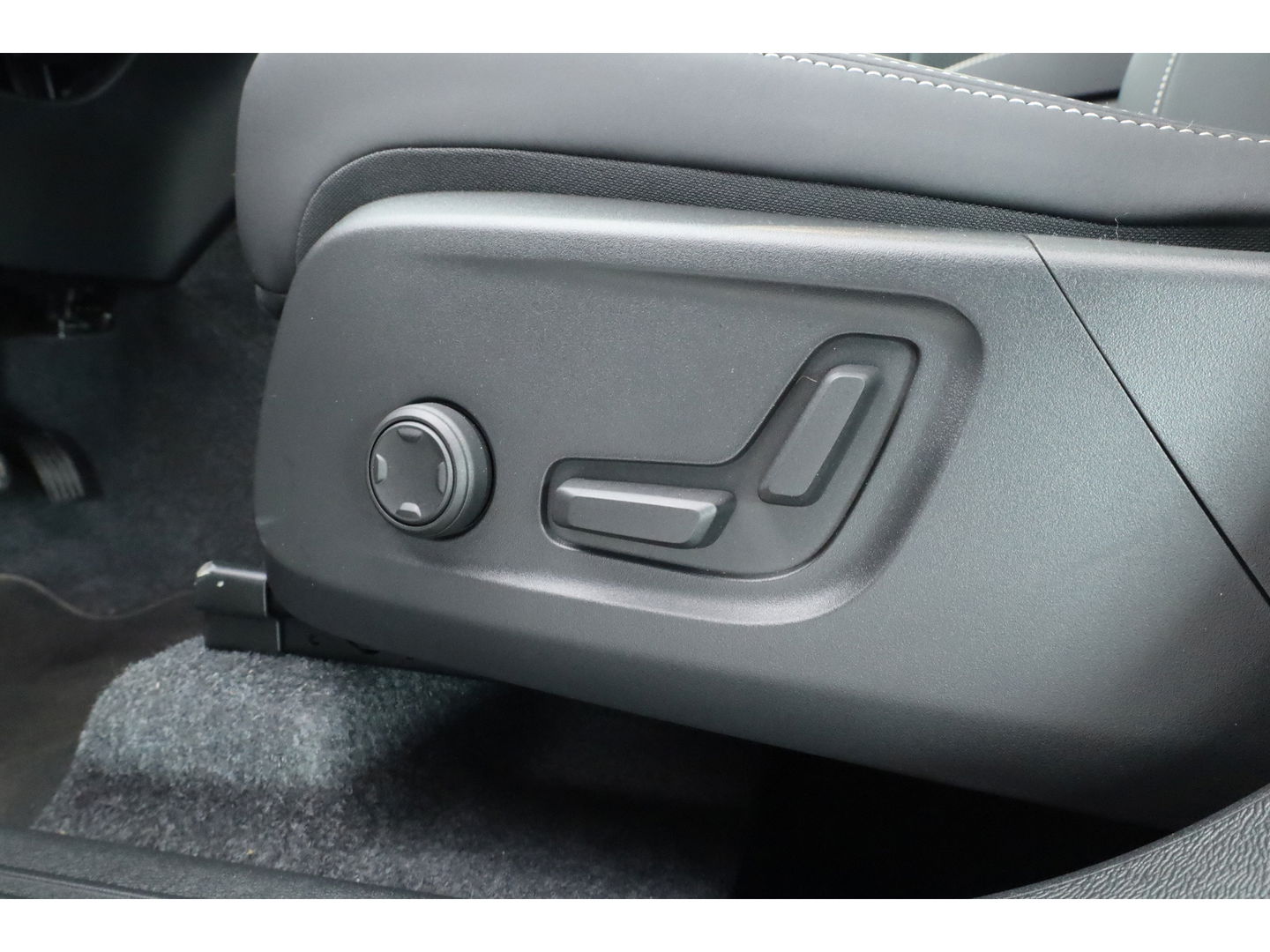 Volvo XC40 2.0 B3 Ultra Black Edition | Pano | Harman Kardon | 360cam | Memory | Stoel-Stuurverw. | Adapt. Cruise | Keyless