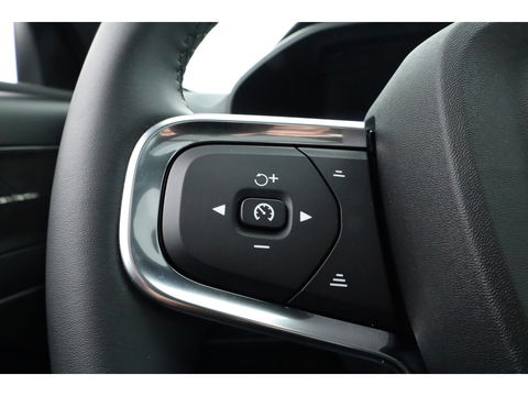 Volvo XC40 2.0 B3 Ultra Black Edition | Pano | Harman Kardon | 360cam | Memory | Stoel-Stuurverw. | Adapt. Cruise | Keyless
