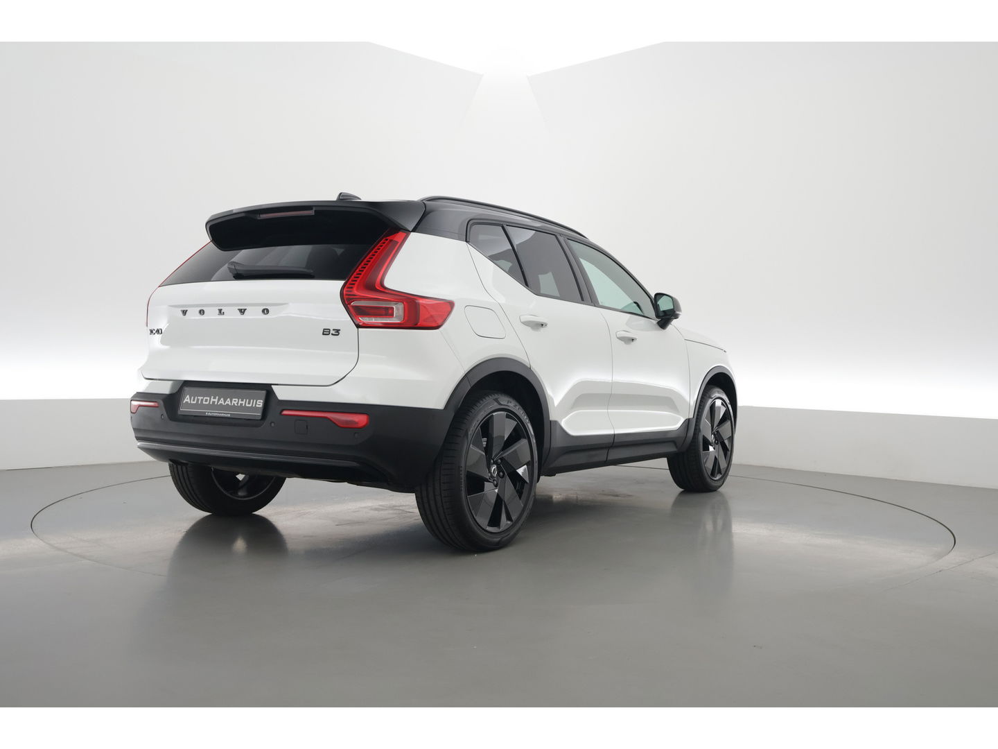 Volvo XC40 2.0 B3 Ultra Black Edition | Pano | Harman Kardon | 360cam | Memory | Stoel-Stuurverw. | Adapt. Cruise | Keyless