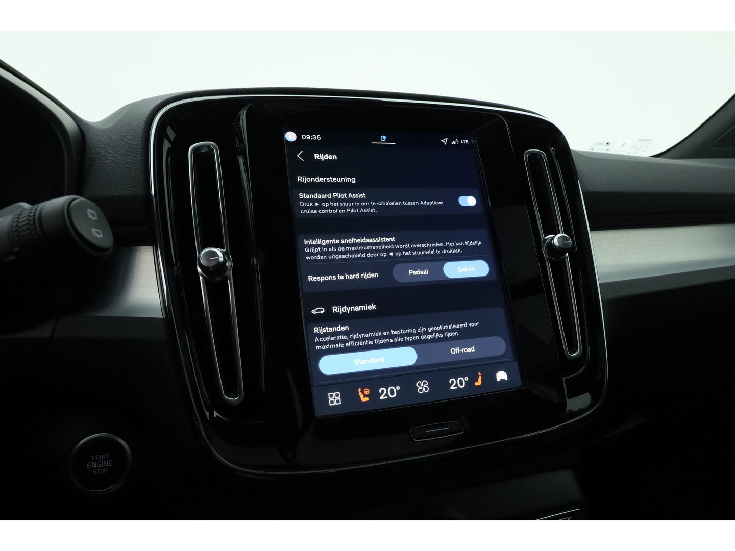 Volvo XC40 2.0 B3 Ultra Black Edition | Pano | Harman Kardon | 360cam | Memory | Stoel-Stuurverw. | Adapt. Cruise | Keyless