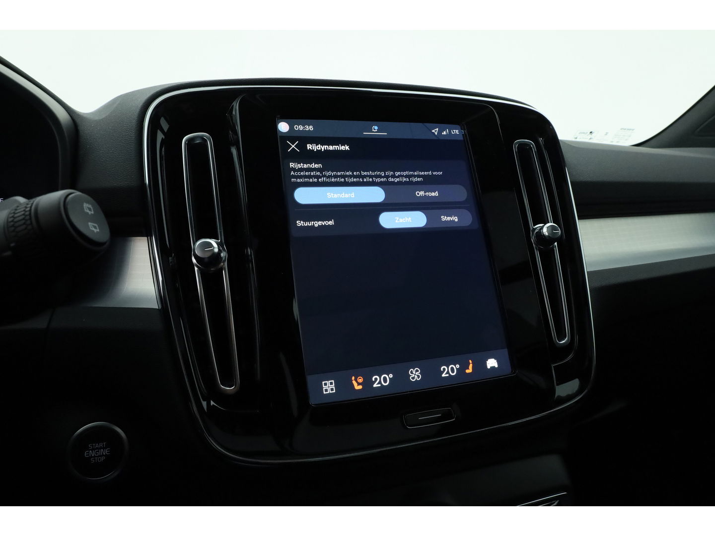 Volvo XC40 2.0 B3 Ultra Black Edition | Pano | Harman Kardon | 360cam | Memory | Stoel-Stuurverw. | Adapt. Cruise | Keyless