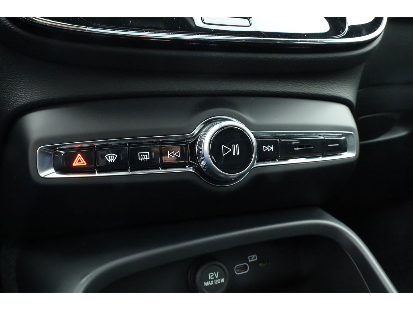 Volvo XC40 2.0 B3 Ultra Black Edition | Pano | Harman Kardon | 360cam | Memory | Stoel-Stuurverw. | Adapt. Cruise | Keyless