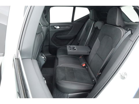 Volvo XC40 2.0 B3 Ultra Black Edition | Pano | Harman Kardon | 360cam | Memory | Stoel-Stuurverw. | Adapt. Cruise | Keyless