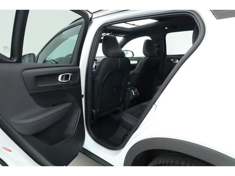 Volvo XC40 2.0 B3 Ultra Black Edition | Pano | Harman Kardon | 360cam | Memory | Stoel-Stuurverw. | Adapt. Cruise | Keyless