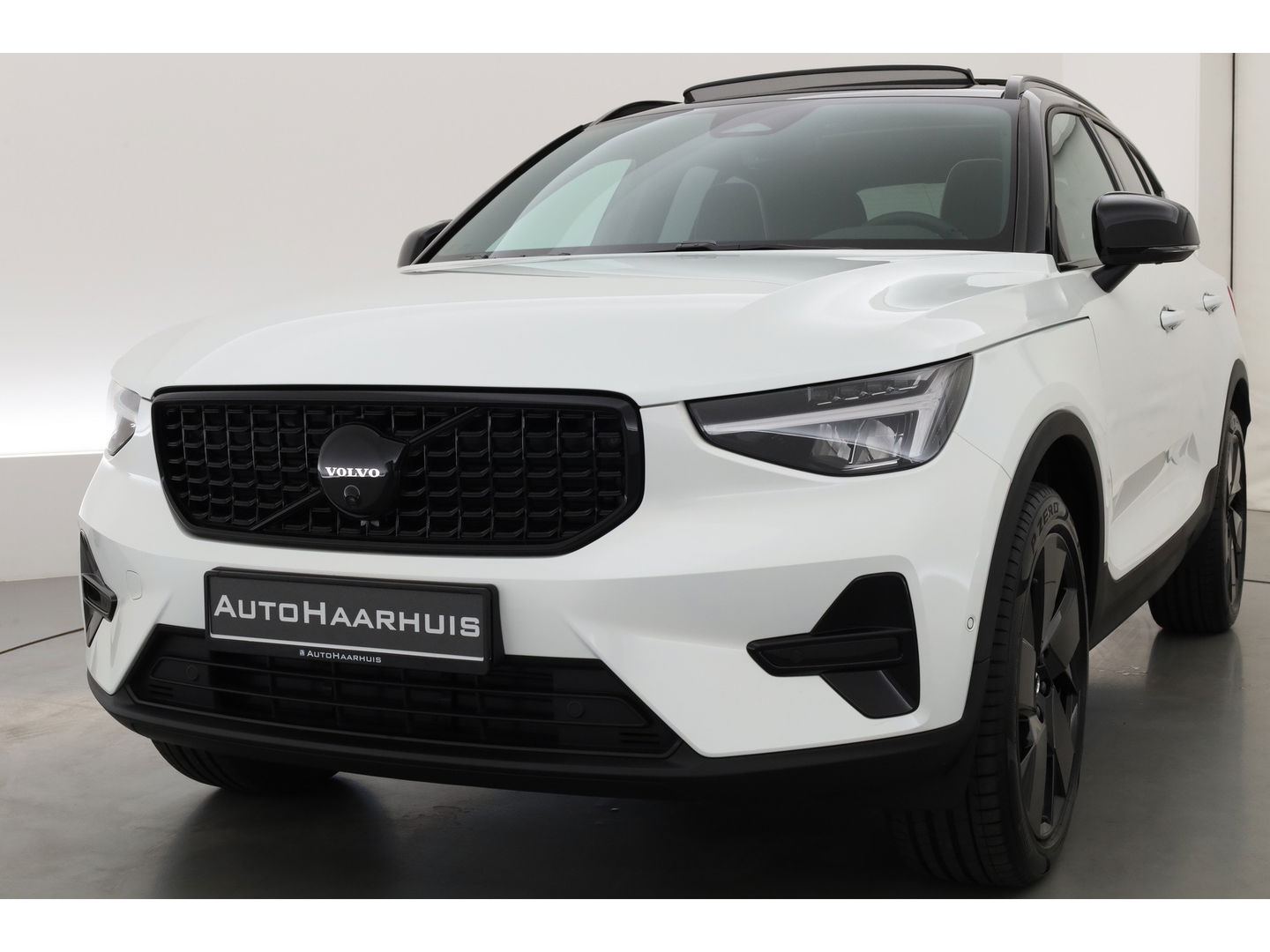 Volvo XC40 2.0 B3 Ultra Black Edition | Pano | Harman Kardon | 360cam | Memory | Stoel-Stuurverw. | Adapt. Cruise | Keyless