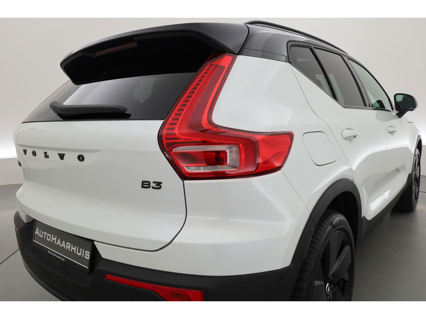 Volvo XC40 2.0 B3 Ultra Black Edition | Pano | Harman Kardon | 360cam | Memory | Stoel-Stuurverw. | Adapt. Cruise | Keyless