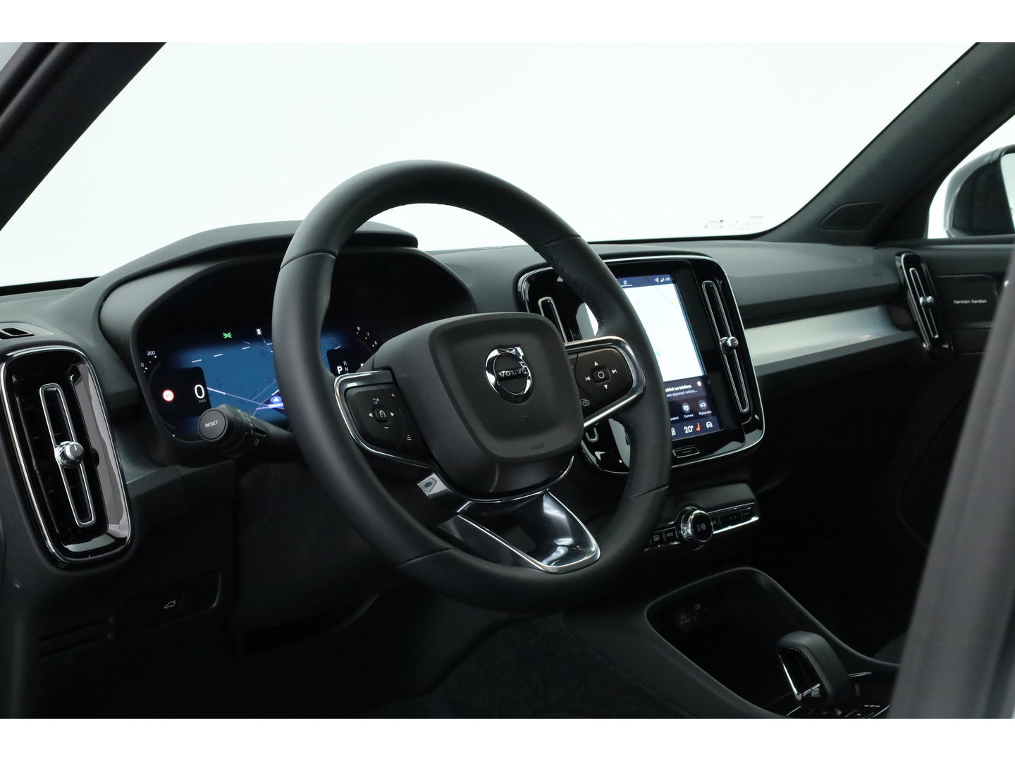 Volvo XC40 2.0 B3 Ultra Black Edition | Pano | Harman Kardon | 360cam | Memory | Stoel-Stuurverw. | Adapt. Cruise | Keyless