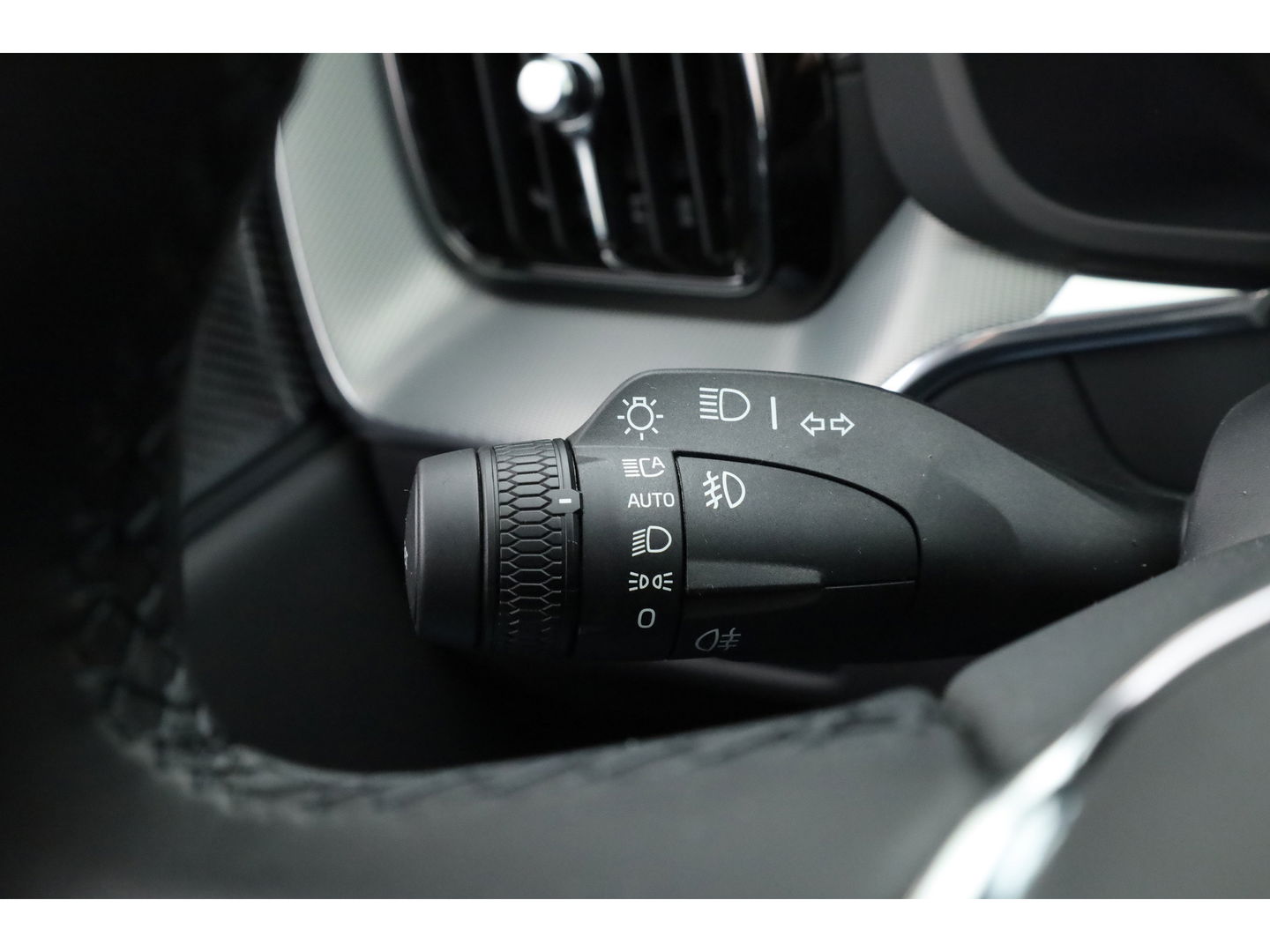 Volvo XC60 T8 Plug-in hybrid Ultra Black Edition | Luchtvering | Pano | HUD | Memory seats | Elek. Trekhaak | 22'' | 360cam | H&K Audio | 4x Stoelverw. |