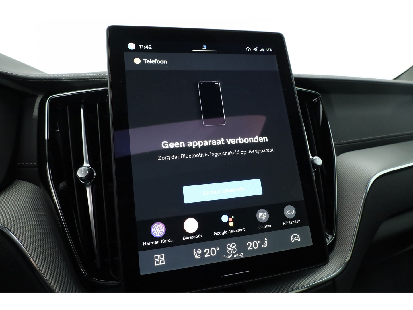 Volvo XC60 T8 Plug-in hybrid Ultra Black Edition | Luchtvering | Pano | HUD | Memory seats | Elek. Trekhaak | 22'' | 360cam | H&K Audio | 4x Stoelverw. |