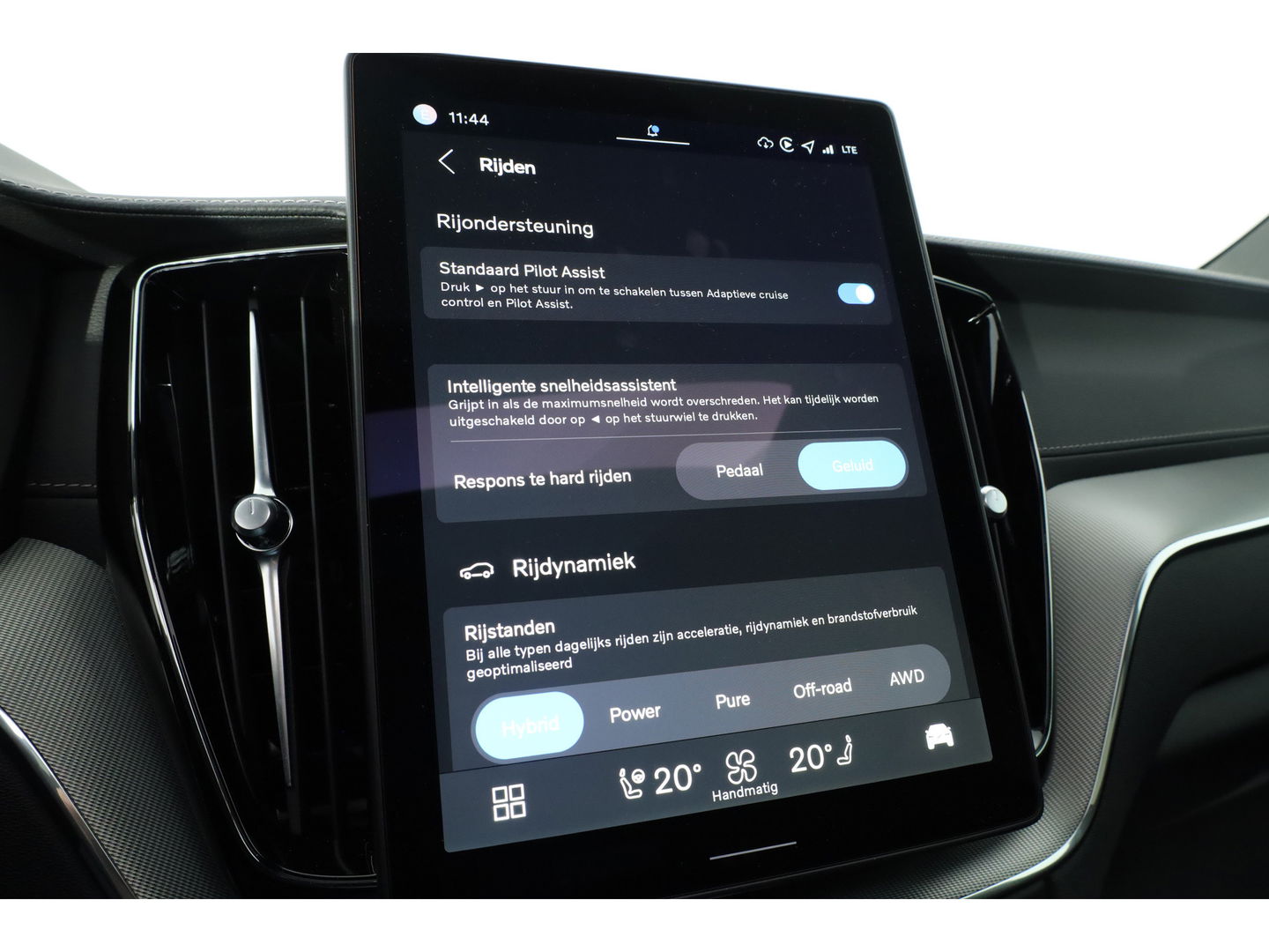 Volvo XC60 T8 Plug-in hybrid Ultra Black Edition | Luchtvering | Pano | HUD | Memory seats | Elek. Trekhaak | 22'' | 360cam | H&K Audio | 4x Stoelverw. |