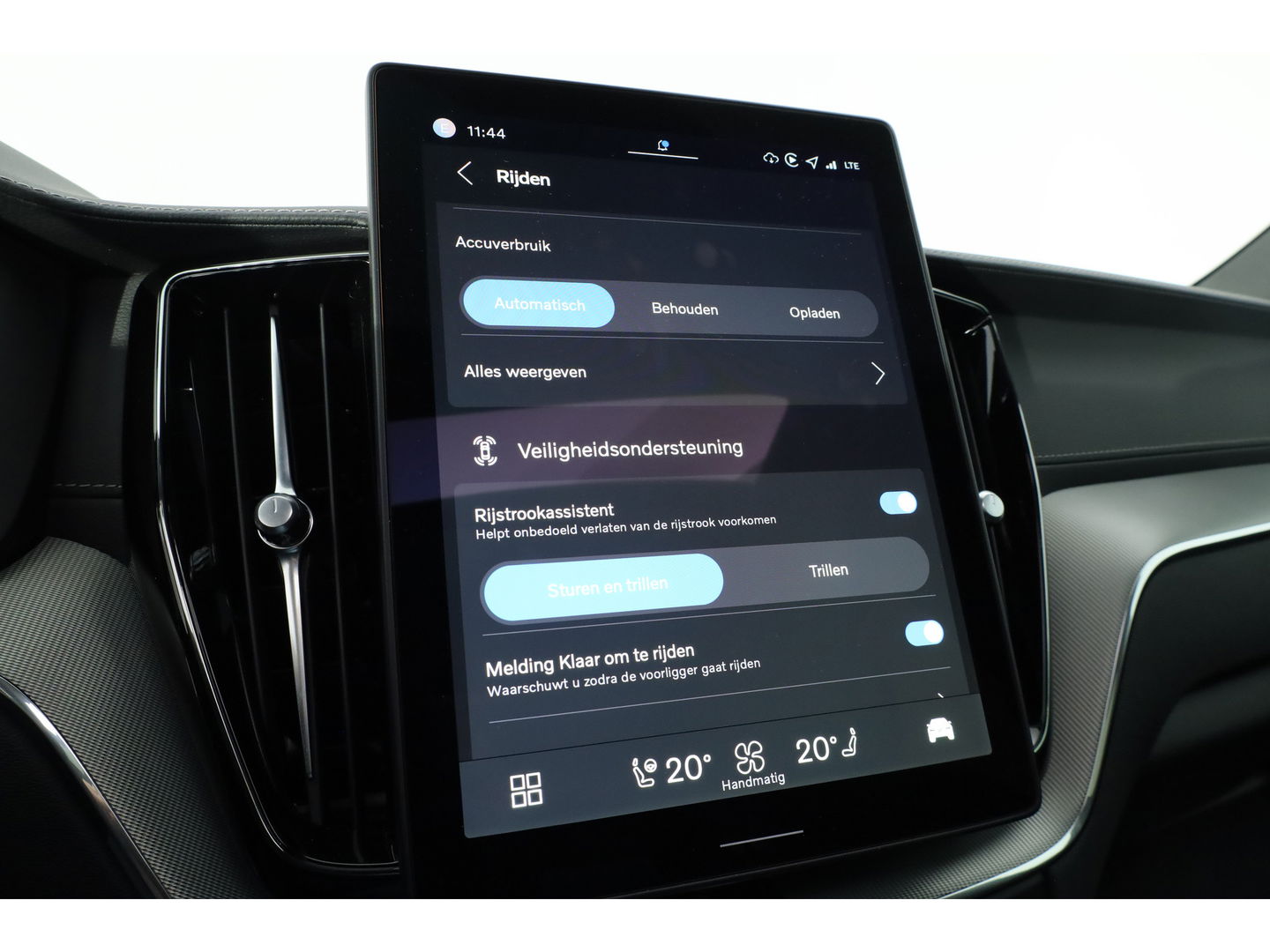 Volvo XC60 T8 Plug-in hybrid Ultra Black Edition | Luchtvering | Pano | HUD | Memory seats | Elek. Trekhaak | 22'' | 360cam | H&K Audio | 4x Stoelverw. |