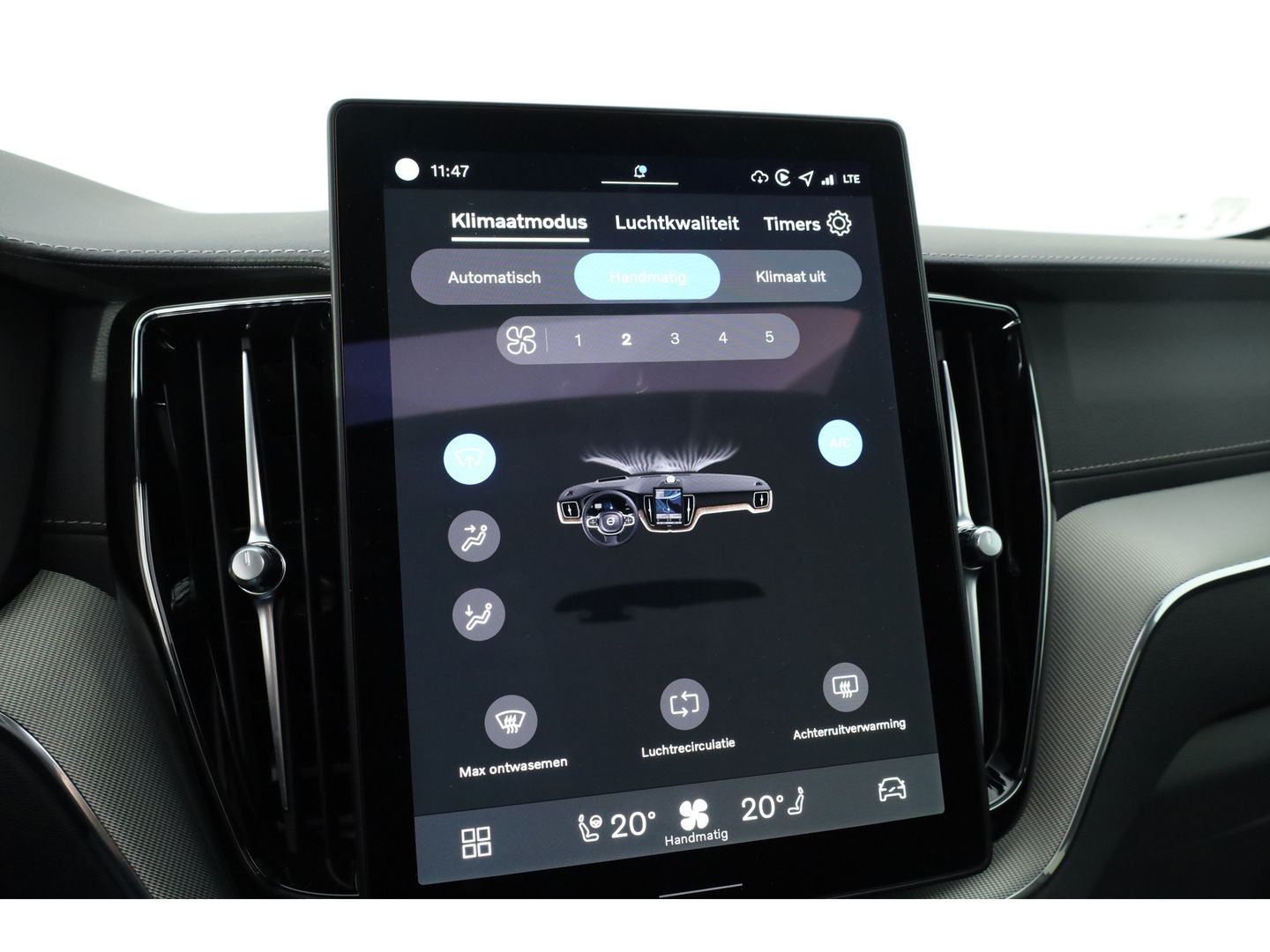 Volvo XC60 T8 Plug-in hybrid Ultra Black Edition | Luchtvering | Pano | HUD | Memory seats | Elek. Trekhaak | 22'' | 360cam | H&K Audio | 4x Stoelverw. |