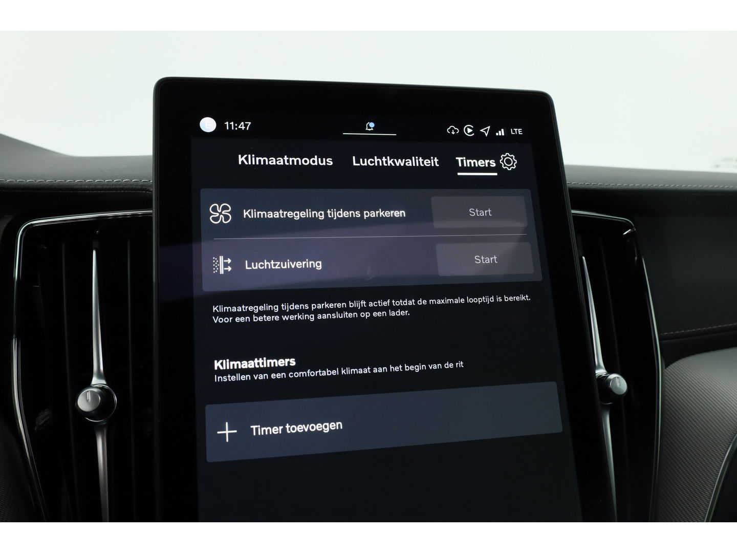 Volvo XC60 T8 Plug-in hybrid Ultra Black Edition | Luchtvering | Pano | HUD | Memory seats | Elek. Trekhaak | 22'' | 360cam | H&K Audio | 4x Stoelverw. |