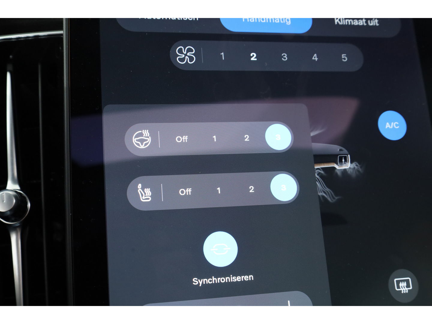 Volvo XC60 T8 Plug-in hybrid Ultra Black Edition | Luchtvering | Pano | HUD | Memory seats | Elek. Trekhaak | 22'' | 360cam | H&K Audio | 4x Stoelverw. |