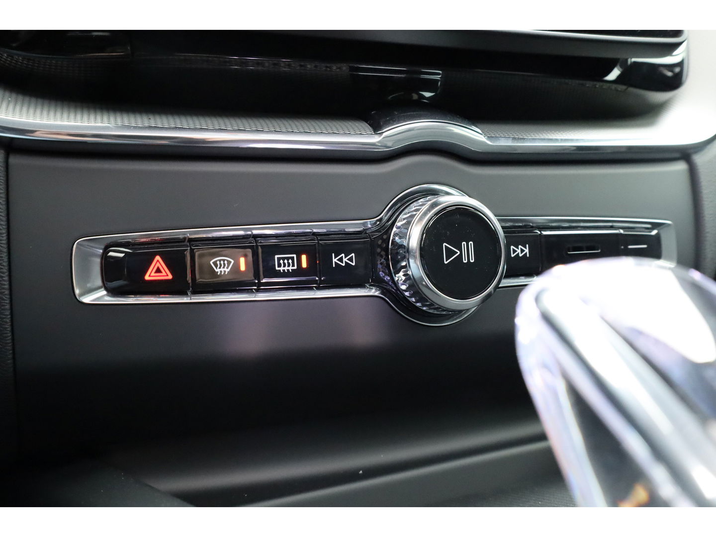 Volvo XC60 T8 Plug-in hybrid Ultra Black Edition | Luchtvering | Pano | HUD | Memory seats | Elek. Trekhaak | 22'' | 360cam | H&K Audio | 4x Stoelverw. |